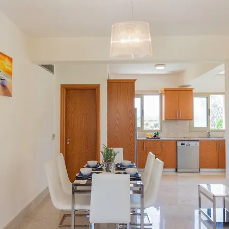 Villa Rhea- Sandy Beach Paphos