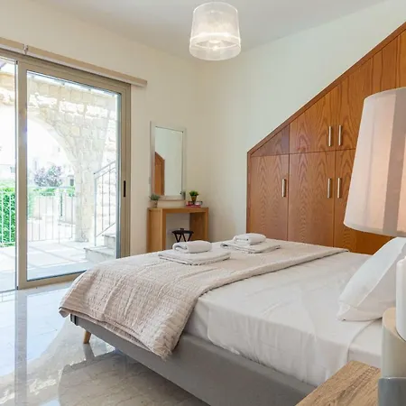 Villa Rhea- Sandy Beach