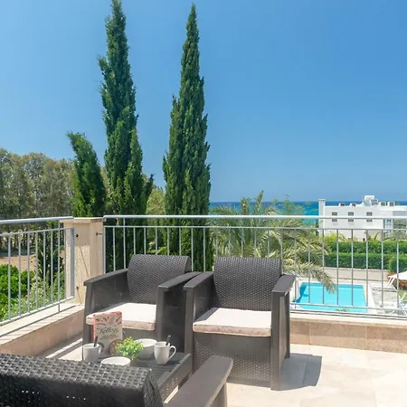 Villa Rhea- Sandy Beach *